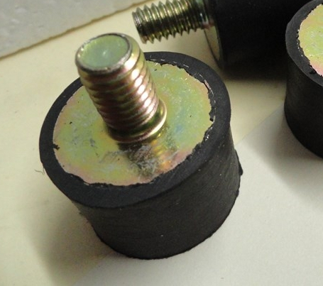 RUBBER MOUNTS (YOU GET ONE)