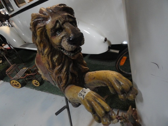 VINTAGE EUROPEAN LION CAROUSEL RIDE
