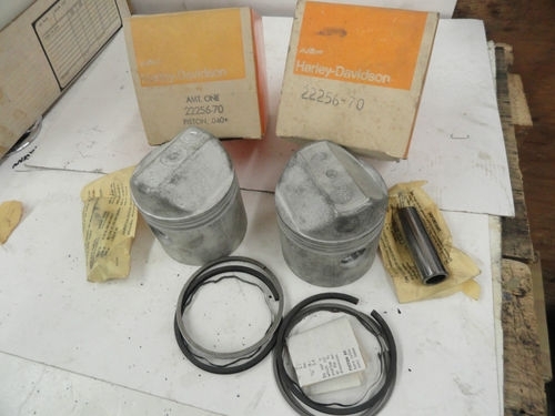 SET OF PISTONS